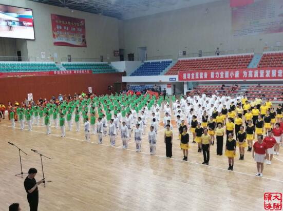濱?？h廣場(chǎng)舞推廣中心參加8月8日全民健身日活動(dòng)