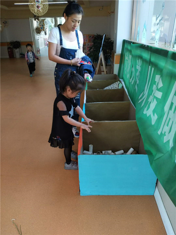 金陵驛社區(qū)開(kāi)展“垃圾分類(lèi) 從我做起”兒童環(huán)保活動(dòng)