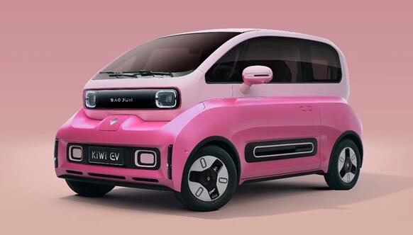 1769元！寶駿KiWi EV“豬小八”萌寵版車貼發(fā)布：包安裝再加1850元