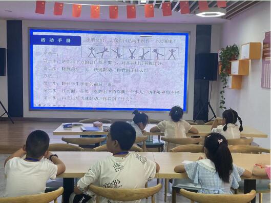 七彩的夏日|橋頭社區(qū):關(guān)愛未成年人 點亮科技未來