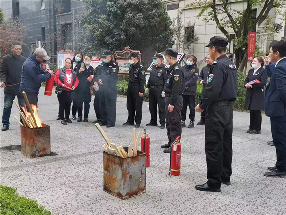 化纖新村社區(qū)新時代文明實踐站：開展消防演習共筑平安家園